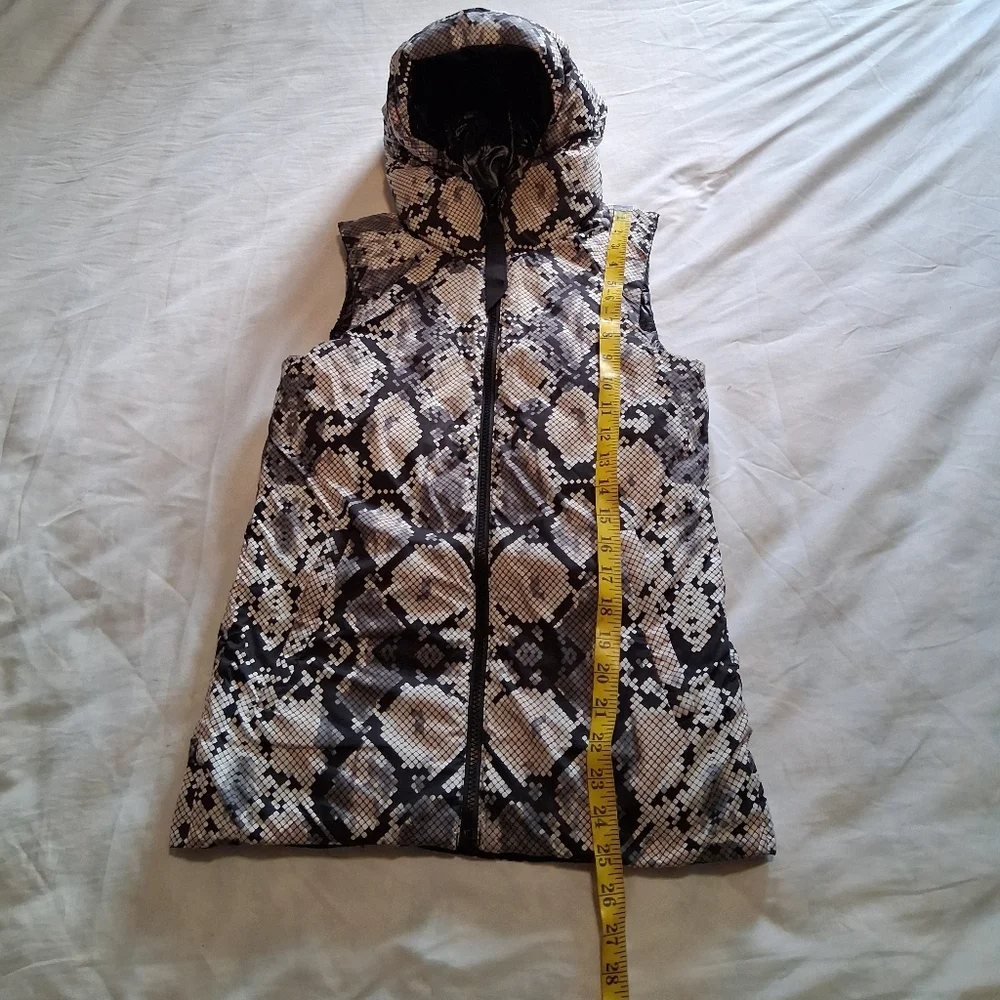 Lululemo The Fluffiest Vest Black/Ziggy Snake Butter Pik Black Sz4 Women‎